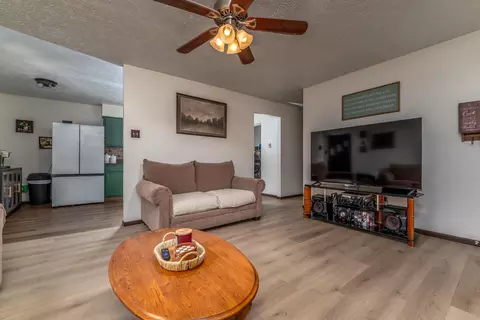 Living - 490 Cribbs Hl, Grayson, KY 41143 photo 2 of 2