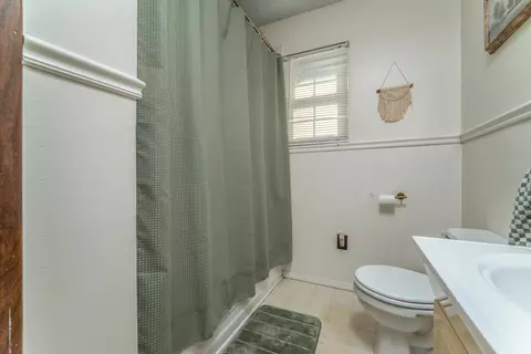 Bath - 490 Cribbs Hl, Grayson, KY 41143 photo 2 of 2