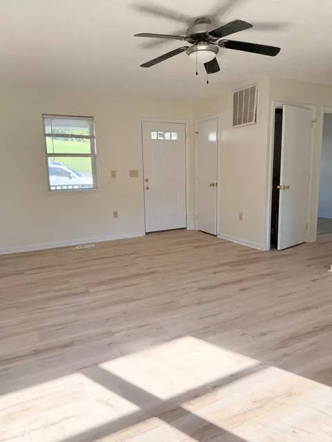 Living - 21 Maple Ln, Morehead, KY 40351 photo 1 of 2