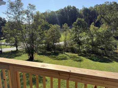 Exterior - 21 Maple Ln, Morehead, KY 40351 photo 2 of 11