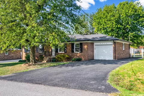 3913 Tanglewood Dr, Hopkinsville, KY 42240