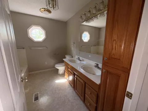 Bath - 2004 Wingo Rd, Wingo, KY 42088 photo 1 of 5