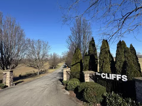 425 Cliffside Dr, Russell Springs, KY 42642
