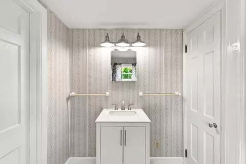 Bath - 121 E 9th, Paris, KY 40361 photo 5 of 5