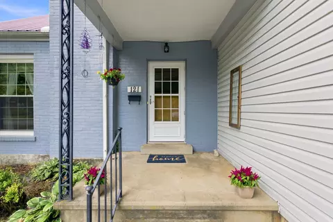 Exterior - 121 E 9th, Paris, KY 40361 photo 6 of 14