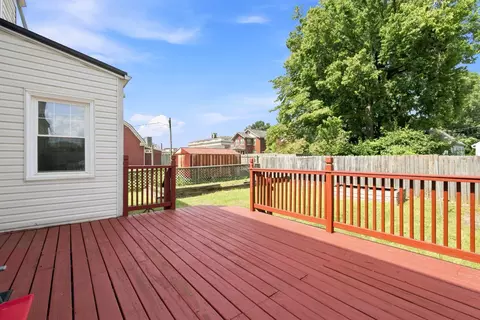 Exterior - 121 E 9th, Paris, KY 40361 photo 8 of 14