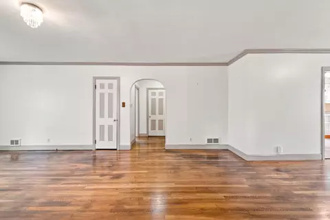 Living - 121 E 9th, Paris, KY 40361 photo 1 of 4