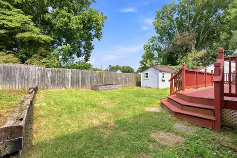 Exterior - 121 E 9th, Paris, KY 40361 photo 14 of 14