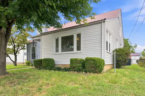 Exterior - 121 E 9th, Paris, KY 40361 photo 3 of 14