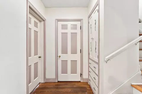 Entry Way - 121 E 9th, Paris, KY 40361 photo 2 of 4