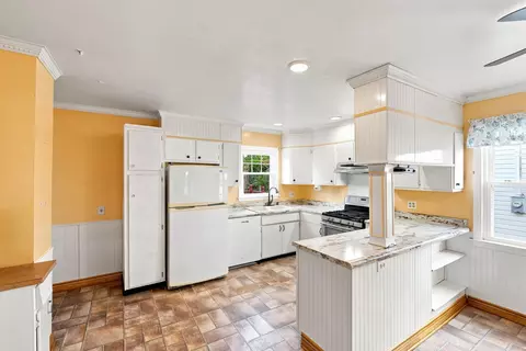 Kitchen - 121 E 9th, Paris, KY 40361 photo 3 of 3