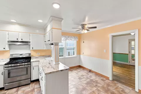 Kitchen - 121 E 9th, Paris, KY 40361 photo 1 of 3