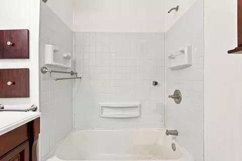 Bath - 121 E 9th, Paris, KY 40361 photo 1 of 5