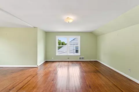 Bedroom - 121 E 9th, Paris, KY 40361 photo 4 of 4