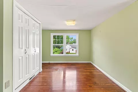 Bedroom - 121 E 9th, Paris, KY 40361 photo 3 of 4