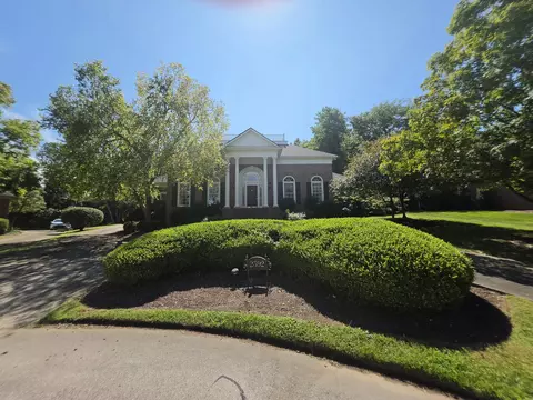 2392 The Woods Ln, Lexington, KY 40502