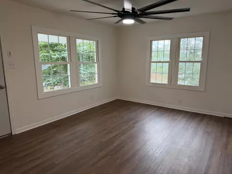 Living - 711 N Green St, Corbin, KY 40701 photo 2 of 2