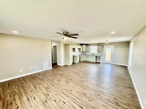 Living - 1592 Old Perryville Loop, Springfield, KY 40069 photo 2 of 4