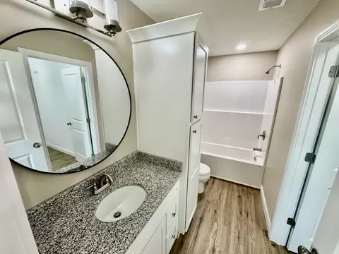 Bath - 1592 Old Perryville Loop, Springfield, KY 40069 photo 2 of 3