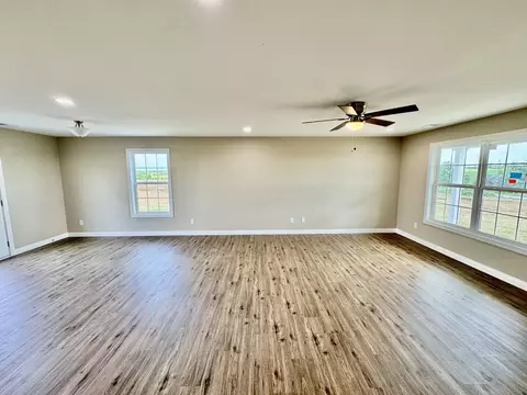 Living - 1592 Old Perryville Loop, Springfield, KY 40069 photo 4 of 4