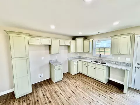 Kitchen - 1592 Old Perryville Loop, Springfield, KY 40069 photo 1 of 3