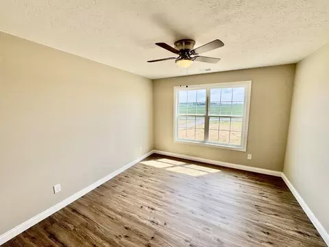 Bedroom - 1592 Old Perryville Loop, Springfield, KY 40069 photo 1 of 6