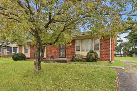 1070 Briarwood Dr, Lexington, KY 40511