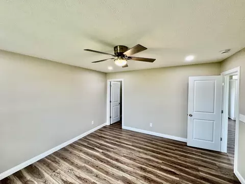 Bedroom - 1556 Old Perryville Loop, Springfield, KY 40069 photo 1 of 5