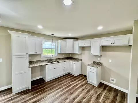 Kitchen - 1556 Old Perryville Loop, Springfield, KY 40069 photo 1 of 1