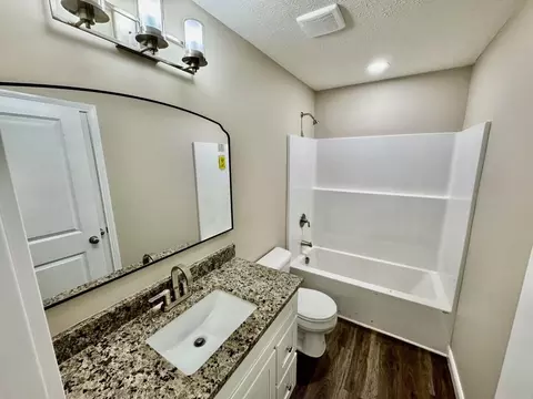Bath - 1556 Old Perryville Loop, Springfield, KY 40069 photo 1 of 2