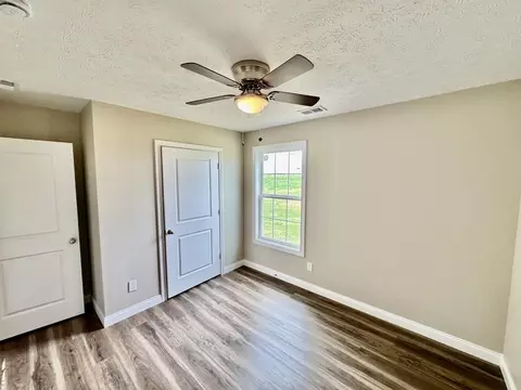 Bedroom - 1556 Old Perryville Loop, Springfield, KY 40069 photo 5 of 5