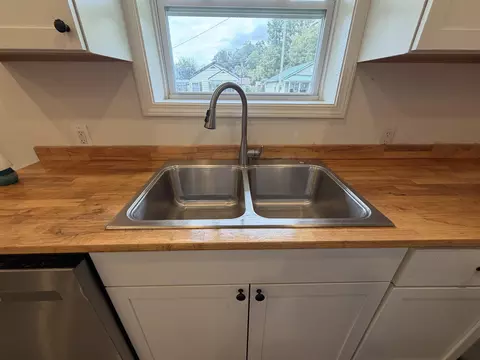 Kitchen - 1801 1801 12 Exeter Ave, Middlesboro, KY 40965 photo 4 of 6