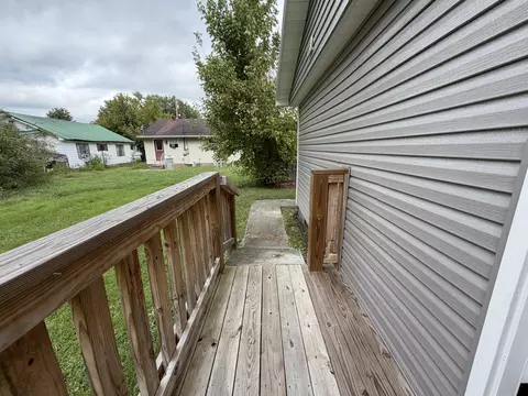 Exterior - 1801 1801 12 Exeter Ave, Middlesboro, KY 40965 photo 4 of 9