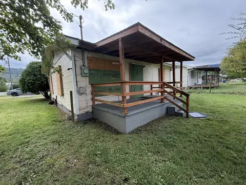 Exterior - 1801 1801 12 Exeter Ave, Middlesboro, KY 40965 photo 8 of 9
