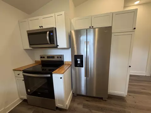 Kitchen - 1801 1801 12 Exeter Ave, Middlesboro, KY 40965 photo 5 of 6