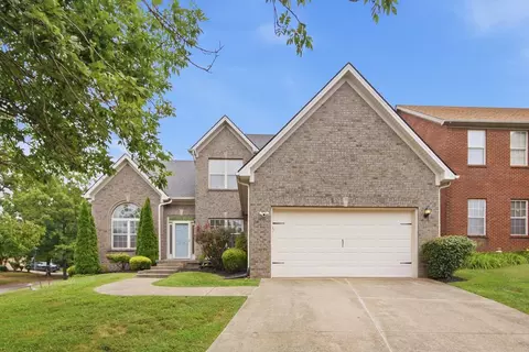 2784 Red Leaf Dr, Lexington, KY 40509