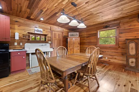 Dining - 249 Diamond Ln, Wallingford, KY 41093 photo 1 of 4