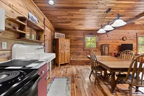 Dining - 249 Diamond Ln, Wallingford, KY 41093 photo 4 of 4