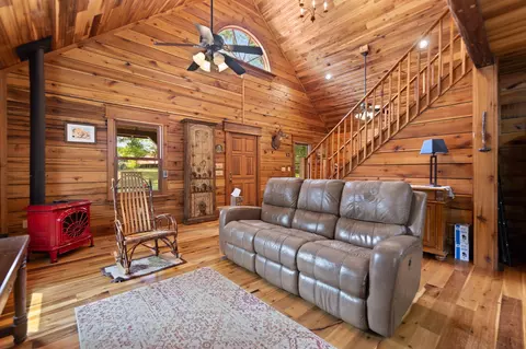 Living - 249 Diamond Ln, Wallingford, KY 41093 photo 3 of 4