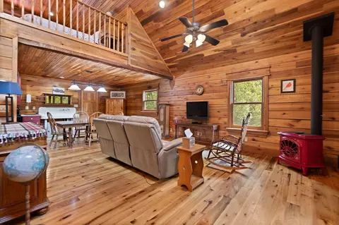 Living - 249 Diamond Ln, Wallingford, KY 41093 photo 1 of 4