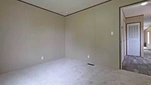 Bedroom - 1805 Fogle Rd, Loretto, KY 40037 photo 3 of 5