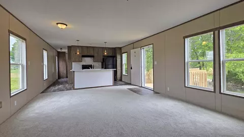 Living - 1805 Fogle Rd, Loretto, KY 40037 photo 2 of 3