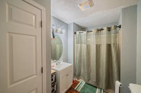 Bath - 140 Caleb Dr, Mayfield, KY 42066 photo 2 of 5