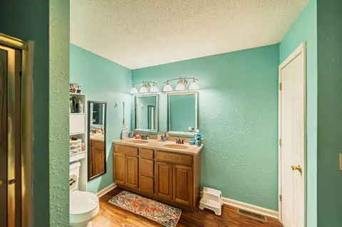 Bath - 140 Caleb Dr, Mayfield, KY 42066 photo 4 of 5