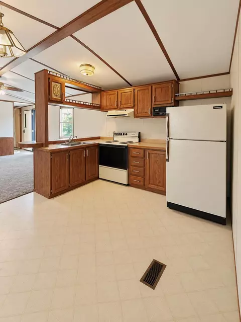 Kitchen - 110 Indian Camp Trl, Corbin, KY 40701 photo 2 of 3