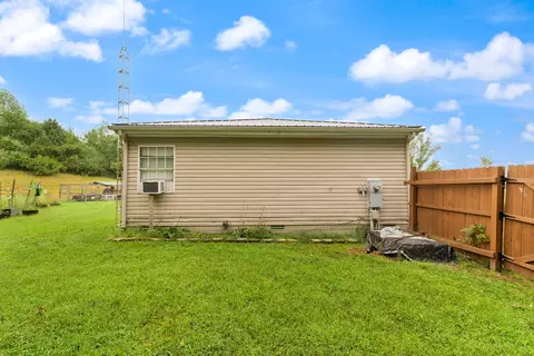 Exterior - 180 Pacific Ave, Morehead, KY 40351 photo 12 of 17