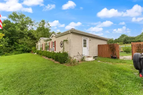 Exterior - 180 Pacific Ave, Morehead, KY 40351 photo 4 of 17