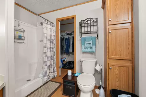 Bath - 180 Pacific Ave, Morehead, KY 40351 photo 4 of 8
