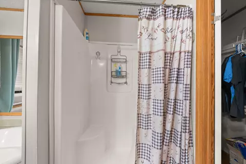 Bath - 180 Pacific Ave, Morehead, KY 40351 photo 5 of 8