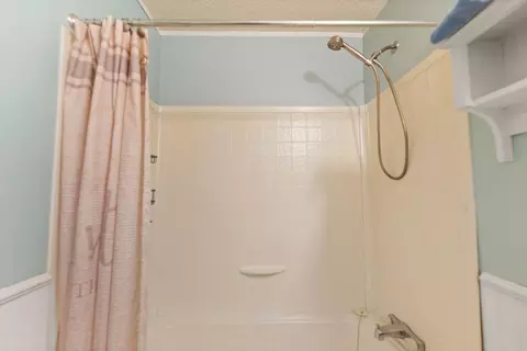 Bath - 180 Pacific Ave, Morehead, KY 40351 photo 8 of 8